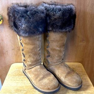 Ugg W Rosanna very gently used size 7 very slight wear. Sanitized ready to go